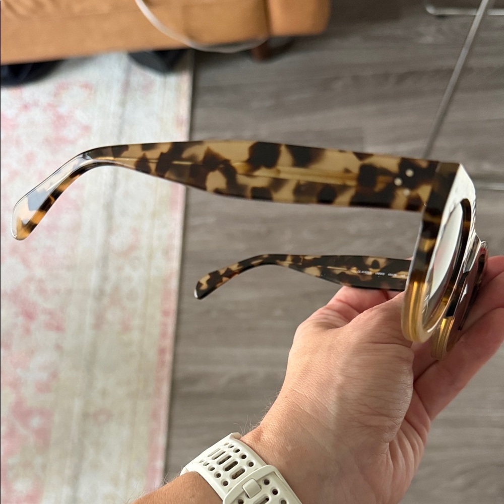 Authentic Céline Tortoiseshell Round Sunglasses - Picture 9 of 11